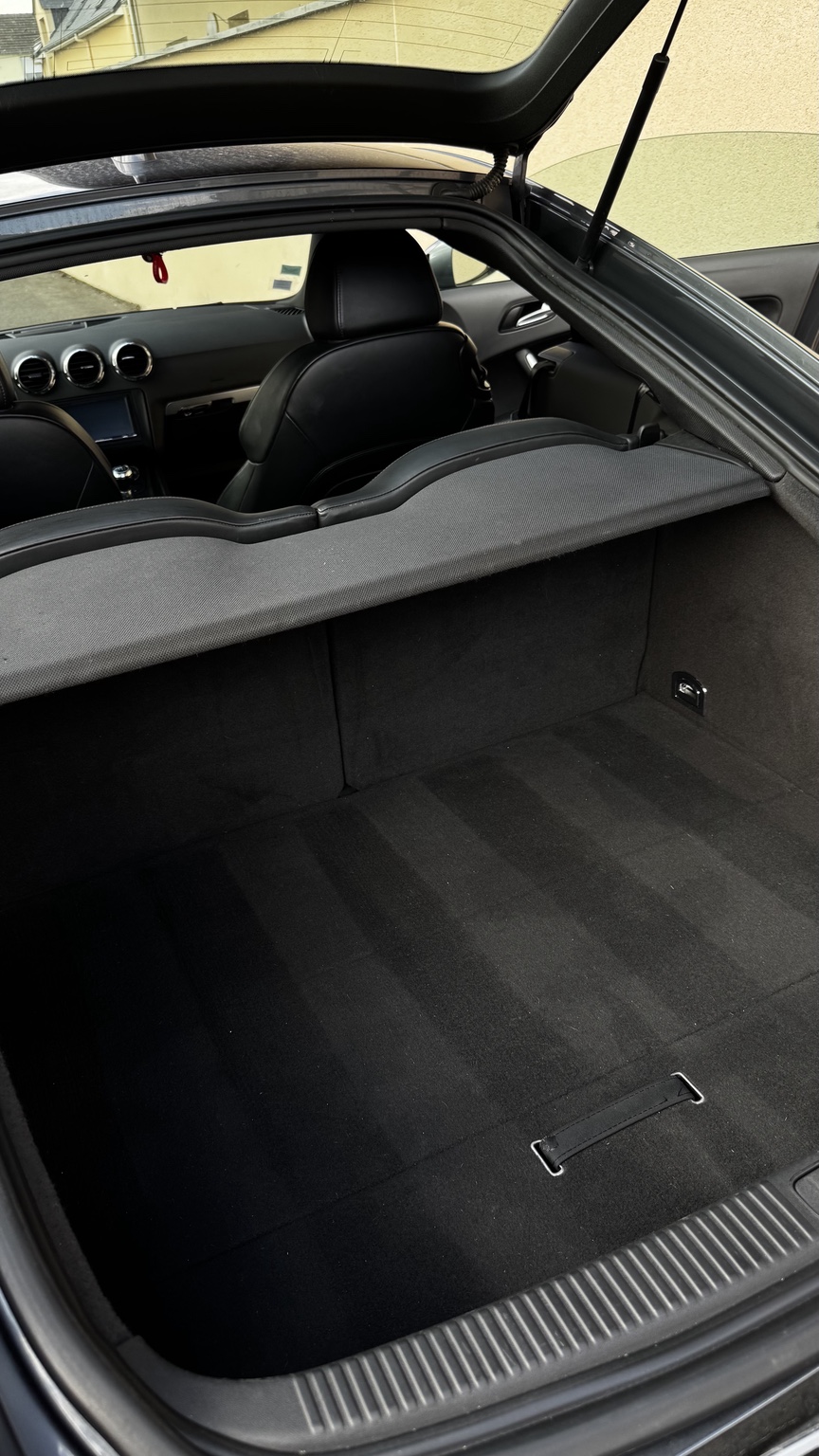Nettoyage et aspiration du coffre H Clean Auto